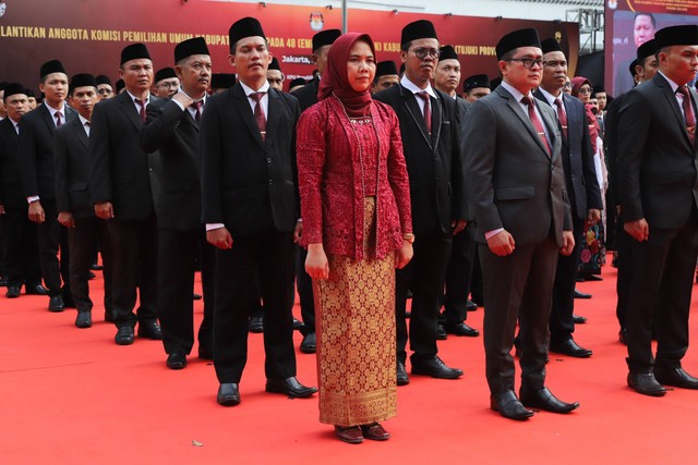 KPU Lantik 220 Anggota KPUD Di 44 Kabupaten/Kota Dari 5 Provinsi ...