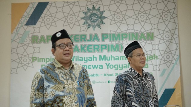 Ikhwan Ahada (kanan) dan Arif Jamali Mus (kiri) dalam Rakerpimwil (Foto: Beritakemajuan)