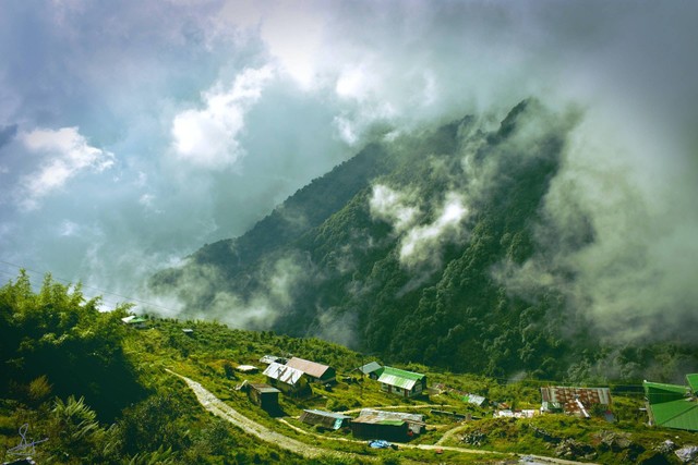 ilustrasi kampung mlaswat. foto: pexels-sanjoy-saha-1483694.jpg