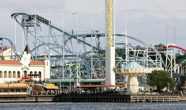 Roller coaster di taman hiburan Grona Lund, Stockholm, Swedia. Foto: Fredrik Persson/TT News Agency via Reuters
