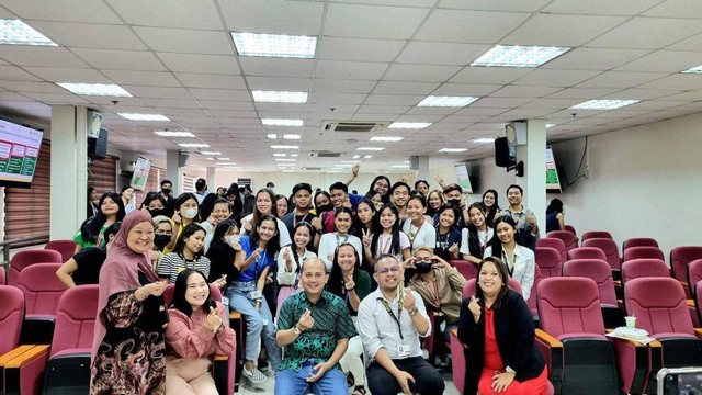 Foto bersama dengan seluruh peserta seminar Dr. Radyan Dananjoyo. Sumber : IMaBs.