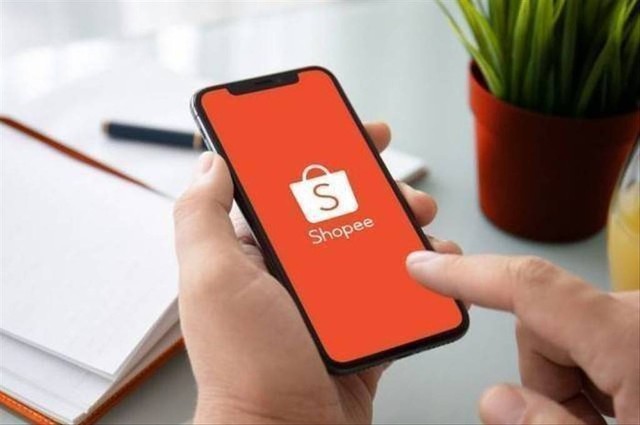 Ilustrasi membeli token listrik di Shopee. Foto: Shopee