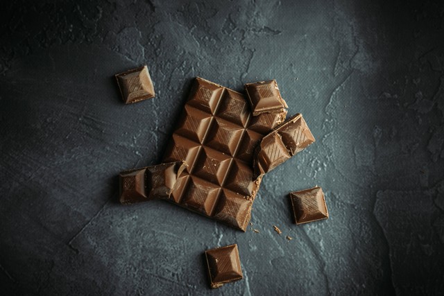 Ilustrasi Cara Melelehkan Coklat. Foto: Unsplash/Tamas Pap