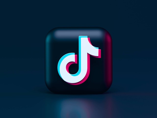  Cara Iklan di TikTok, Unsplash/Alexander Shatov