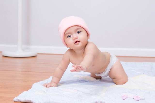 Ilustrasi bayi merangkak. Foto: Shutterstock