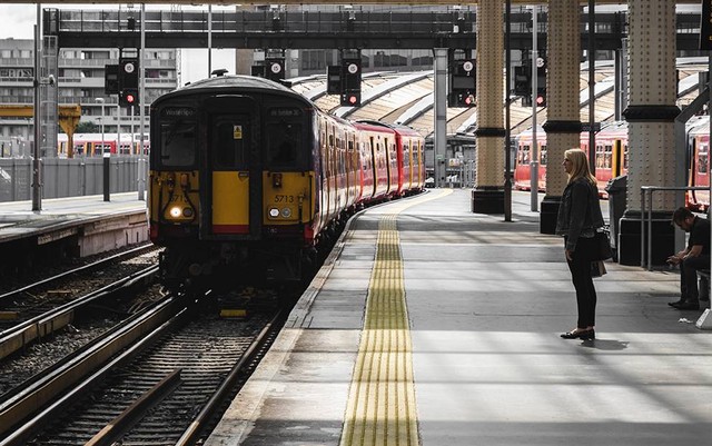 Ilustrasi jadwal KRL Tebet Nambo 2023. Sumber: www.unsplash.com