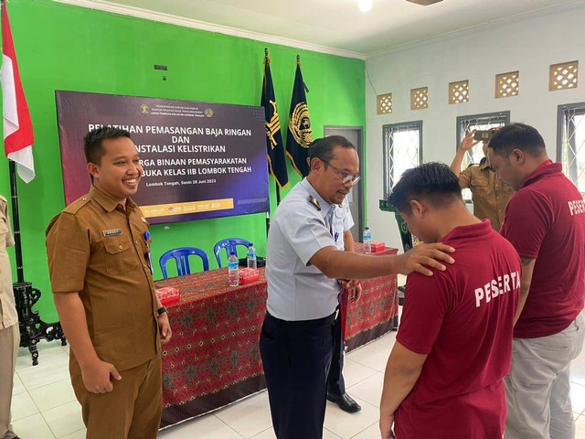 Kepala Bidang Pembinaan, Bimbingan, dan TI Kanwil Kemenkumham NTB membuka pelatihan bagi warga binaan Lapas Terbuka Lombok Tengah.