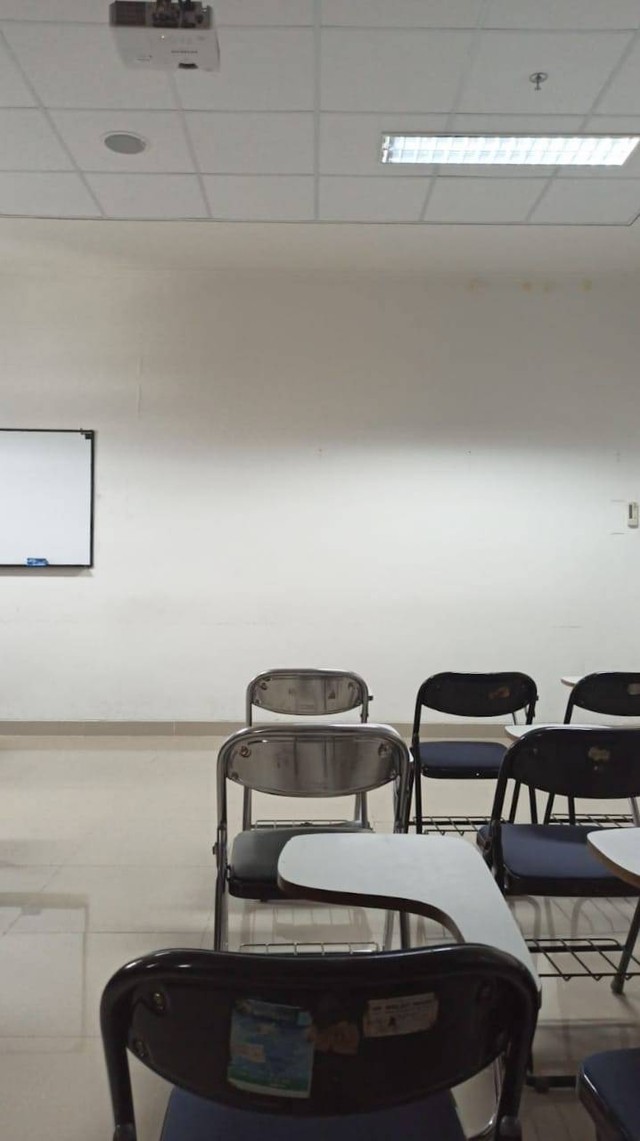 Ilustrasi kondisi kelas formal dan lembaga bimbingan belajar. Foto : Penulis