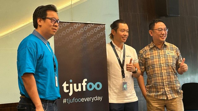 Founder & CEO ACMIC, Heri Hertanto (kiri), Co-Founder & CEO Tjufoo, TJ Tham, dan Founder & CEO Cypruz, Andre Susilo pada Media Briefing Tjufoo, Kemayoran, Jakarta Pusat, Senin (26/6/2023). Foto: Foto: Nabil Jahja/kumparan