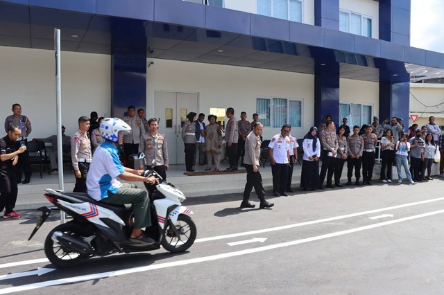 Simulasi ujian praktik SIM C dengan konsep baru di Polres Bantul, Senin (26/6). Foto: Dok. Istimewa