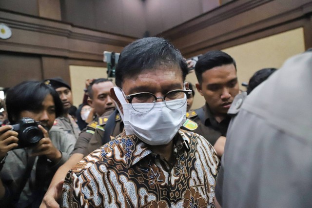 Terdakwa Menkominfo nonaktif Johnny G Plate hadir pada sidang perdana kasus BTS BAKTI dengan agenda pembacaan dakwaan di Pengadilan Negeri Jakarta Pusat, Selasa (27/6/2023). Foto: Jamal Ramadhan/kumparan