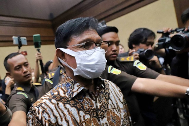 Terdakwa Menkominfo nonaktif Johnny G Plate hadir pada sidang perdana kasus BTS BAKTI dengan agenda pembacaan dakwaan di Pengadilan Negeri Jakarta Pusat, Selasa (27/6/2023). Foto: Jamal Ramadhan/kumparan