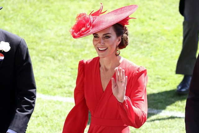 Kate Middleton, Princess of Wales, menghadiri perlombaan balap kuda Royal Ascot di Ascot, London, Jumat (23/6/2023). Foto: HENRY NICHOLLS/AFP