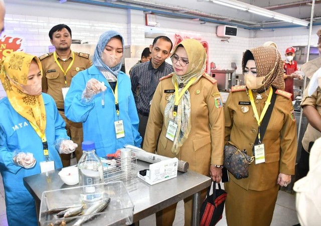 Jelang Idul Adha 1444 H, Tim Pemprov Lampung Sidak ke Pasar Cek Keamanan Pangan (1)