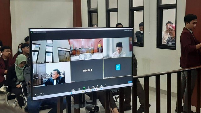 Sidang tuntutan kasus Porn Revenge dengan terdakwa Alwi Hosen Maulana (22) dilakukan secara tertutup dan online di Pengadilan Negeri (PN) Pandeglang pada Selasa (27/6/2023). Foto: Dok. Istimewa