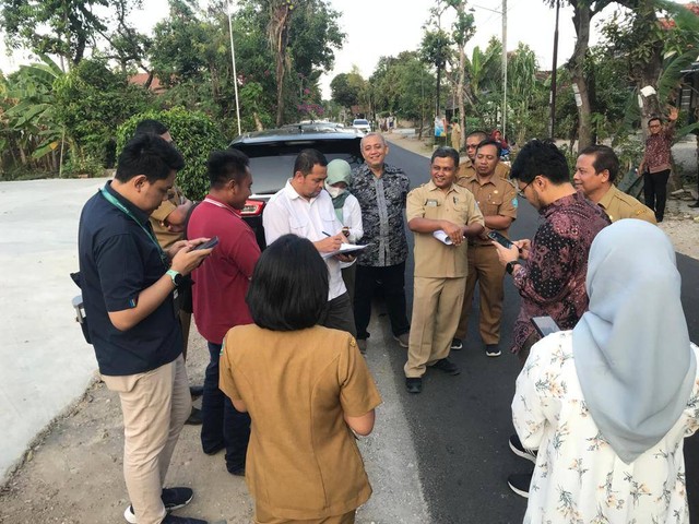 Satgassus Pencegahan Tipikor Polri pantau proyek peningkatan dan pemeliharaan jalan di Ponorogo. Foto: Satgassus Polri