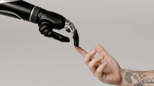 Tangan robot dan manusia sumber:pexels.com