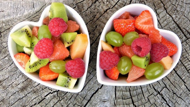 Ilustrasi manfaat salad buah - Sumber: https://pixabay.com/id/users/silviarita-3142410/