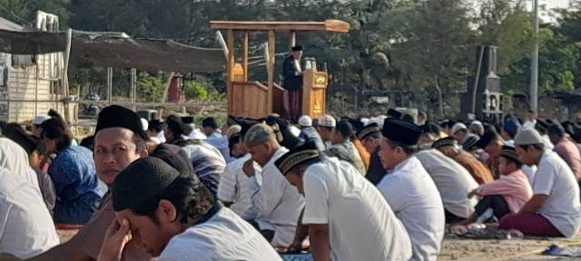 Dokmen Pribadi: Suasana Sholat Iedul Adzha diLapagan Desa Sedayulawas