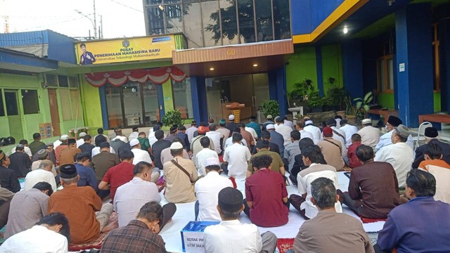 Jamaah Sholat Idul Adha 1444 H di Kampus UTM Jakarta