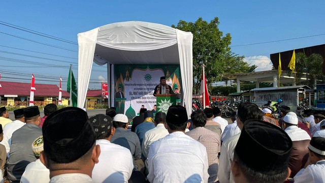 Warga Muhammadiyah menggelar salat Idul Adha di Terminal Kota Mempawah. Foto: M. Zain/Hi!Pontianak