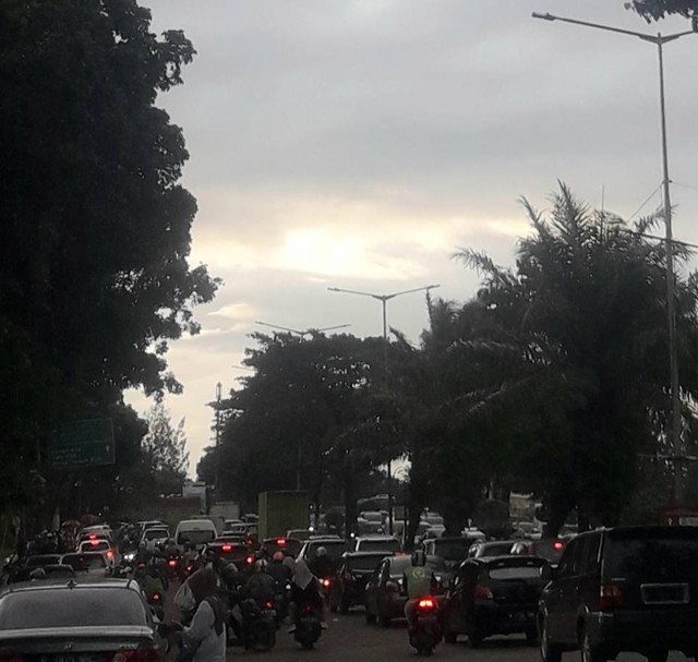 Dokumentasi Pribadi, Kemacetan di jalan rawabuntu.