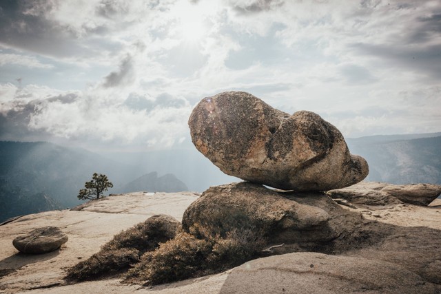  Mengenal Jenis-Jenis Batuan, Unsplash/Ben Karpinski