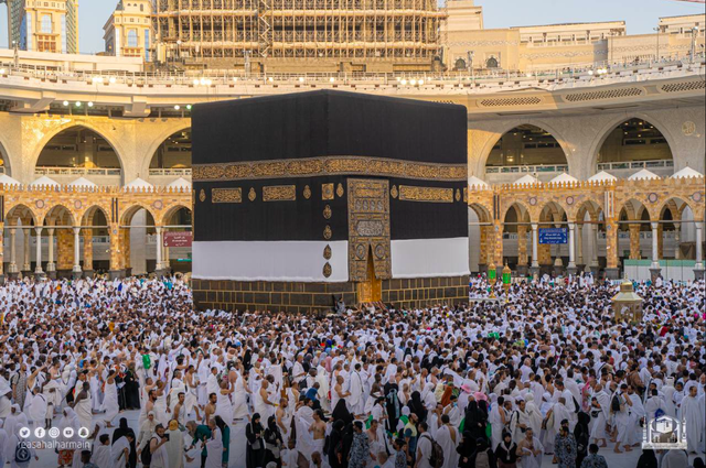 Suasana salat Idul Adha di Masjidil Haram, Makkah, Rabu (28/6/2023). Foto: gph.gov.sa