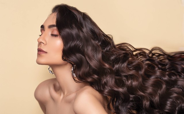 ilustrasi 5 Cara agar Rambut Tebal dengan Bahan Alami yang Aman. Unsplash/Ali Pazani.