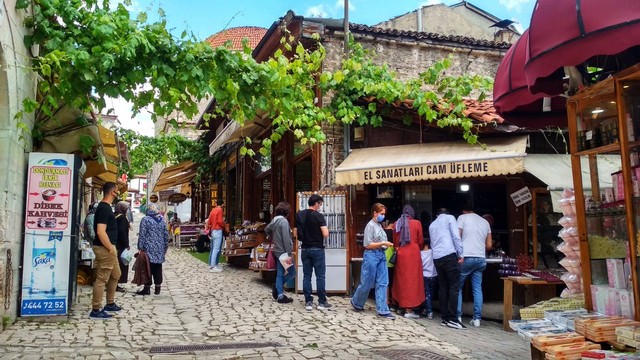 Wisatawan di Safranbolu, Turki. Foto: Rizqan Kamil untuk acehkini 