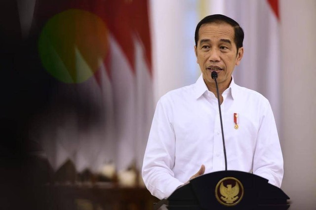 Presiden Jokowi menegaskan cawe-cawe dirinya dalam Pilpres 2024 dimaksudkan untuk menciptakan transisi kepemimpinan tanpa adanya hambatan yang berarti. (Foto: biro Setpres)
