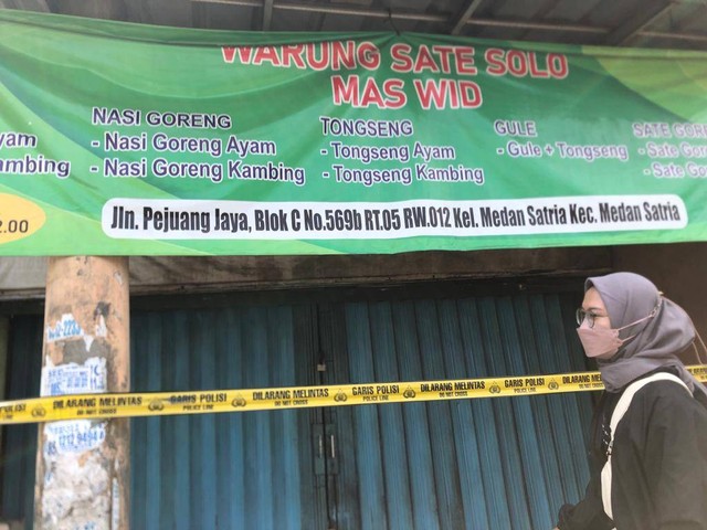 TKP pembunuhan pemilik Warung Sate Mas Wid, Kota Bekasi, Jumat (30/6). Dok: kumparan.