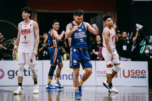 Laga Satria Muda melawan Indonesia Patriots di IBL 2023. Foto: IBL