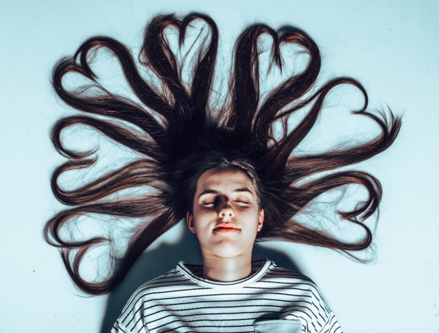  Ilustrasi Cara Mempercepat Rambut Panjang, Foto Unsplash/Karl Hedin