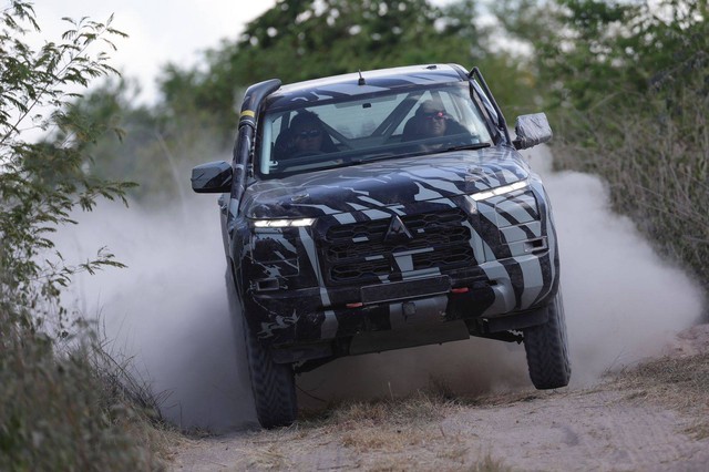 Tim Mitsubishi Ralliart jelang persiapan Asia Cross Country Rally (AXCR) 2023. Foto: Mitsubishi Motors