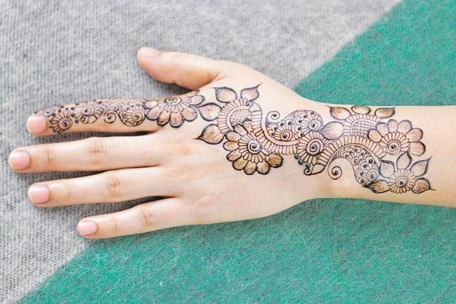 Ilustrasi Cara Membuat Hena Simpel, Foto: Pixabay/MeeNee