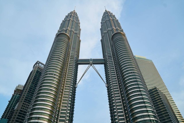 Ilustrasi Menara Petronas, ikon negara Malaysia. Sumber foto: Pixabay