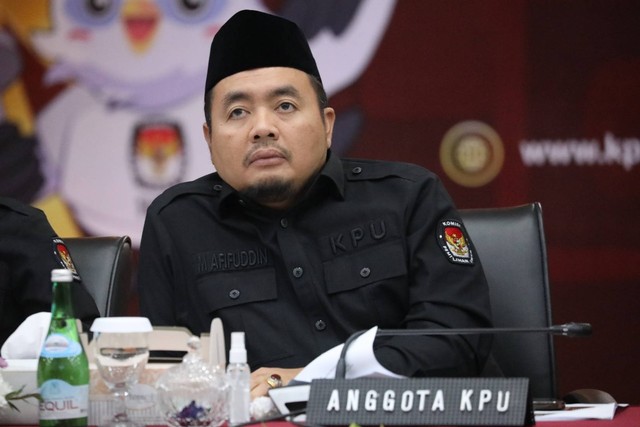 Anggota KPU Mochammad Afifuddin saat rapat pleno terbuka rekapitulasi daftar pemilih tetap (DPT) tingkat nasional di ruang Sidang lantai 2 Gedung KPU, Jakarta, Minggu (2/7/2023). Foto: Fitra Andrianto/kumparan