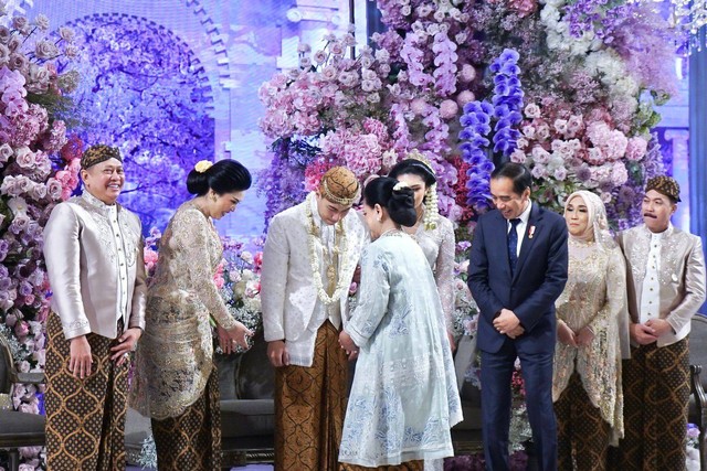 Presiden Jokowi dan Iriana menghadiri pernikahan putri Ketua MPR Bambang Soesatyo di Hotel Mulia Jakarta, Minggu pagi (2/7/23). Foto: Dok. Bambang Soesatyo