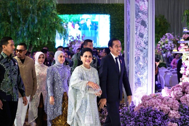 Presiden Jokowi dan Iriana menghadiri pernikahan putri Ketua MPR Bambang Soesatyo di Hotel Mulia Jakarta, Minggu pagi (2/7/23). Foto: Dok. Bambang Soesatyo