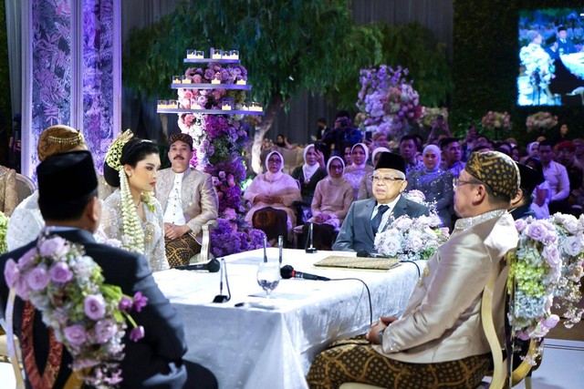 Wakil Presiden Ma'ruf Amin dan Menteri Pertahanan menghadiri pernikahan putri Ketua MPR Bambang Soesatyo di Hotel Mulia Jakarta, Minggu pagi (2/7/23).  Foto: Bambang Soesatyo