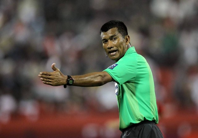 Subkhiddin Mohd Salleh, mantan wasit Malaysia yang saat ini berstatus sebagai FIFA Technical Instructor. Foto: Karim Jaafar / AFP