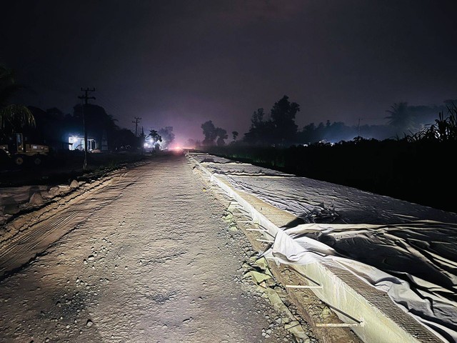 Jalan Rumbia, Lampung Tengah dicor beton usai dilewati Jokowi, Sabtu (1/7/2023) | Foto: Roza Hariqo/Lampung Geh