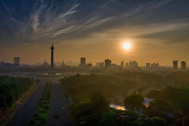 Ilustrasi pemandangan di Jakarta dengan Monas sebagai sentralnya. (foto: paxels.com)