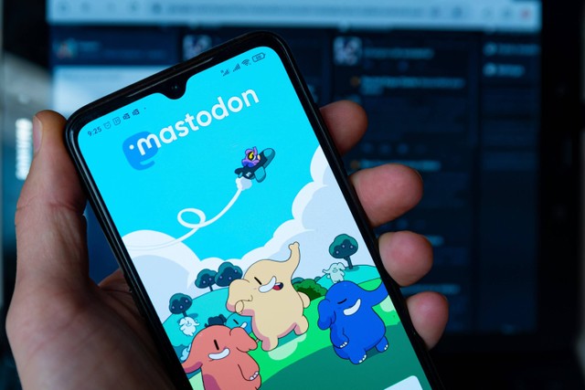 Ilustrasi aplikasi Mastodon. Foto: davide bonaldo/Shutterstock