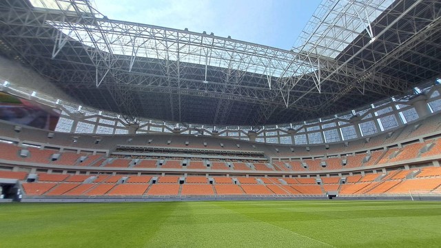 Fasilitas Jakarta Internasional Stadium (JIS) jelang rencana perhelatan Piala Dunia U-17, Senin (3/7/2023). Foto: Annisa Thahira Madina/kumparan