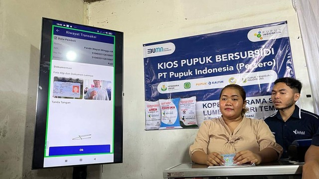 Digitalisasi kios pupuk bersubsidi PT Pupuk Indonesia (Persero) di Koperasi Krama Subak Lumbung Sari, Desa Temesi, Gianyar, Bali, Senin (3/7/2023). Foto: Fariza Rizky Ananda/kumparan