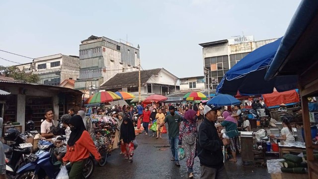 Suasana Pasar Minggu pada pagi hari. Foto : Marsha Awang Lisba Siella