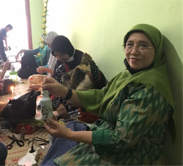 Dukuh Sidakan Berkarya: Botol Bekas Jadi Nilai Ekonomis (1)