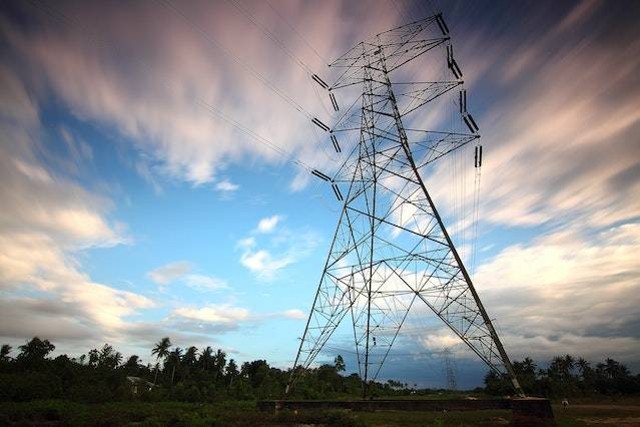 Saluran udara tegangan ekstra tinggi. Sumber: pexels.com